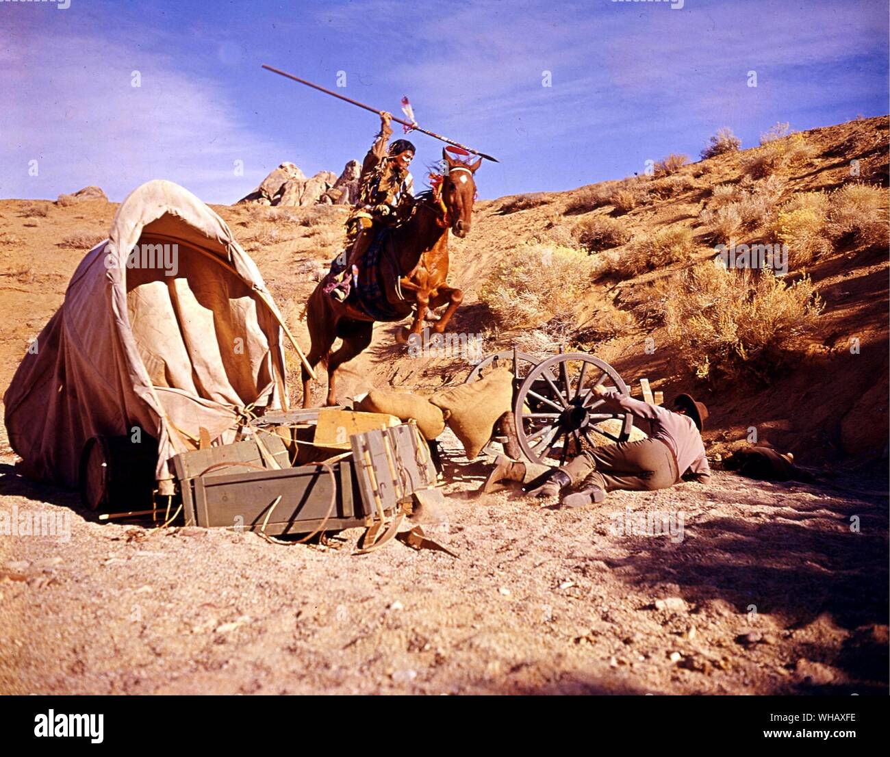 La conquête de l'Ouest, Film 1962, film de James R. Webb. La conquête de l'Ouest est un film épique de l'Ouest 1962 qui fait suite à plusieurs générations d'une famille (à partir de l'Prescotts) comme ils se déplacent vers l'Ouest, jamais depuis l'ouest de l'état de New York à l'océan Pacifique. Il a été affiché dans Cinerama. Le film a été écrit par John Gay (non crédité) et James R. Webb et réalisé par John Ford, George Marshall et Richard Thorpe. Banque D'Images