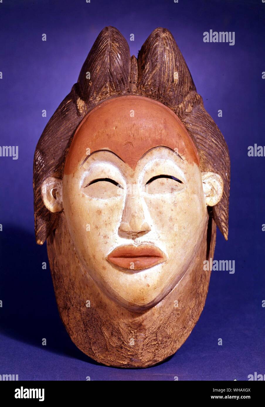 Masque de danse, tribu Mponge, au Gabon. L'aventure africaine - une histoire de l'Afrique de l'Explorers par Timothy Severin, page 3497. Banque D'Images