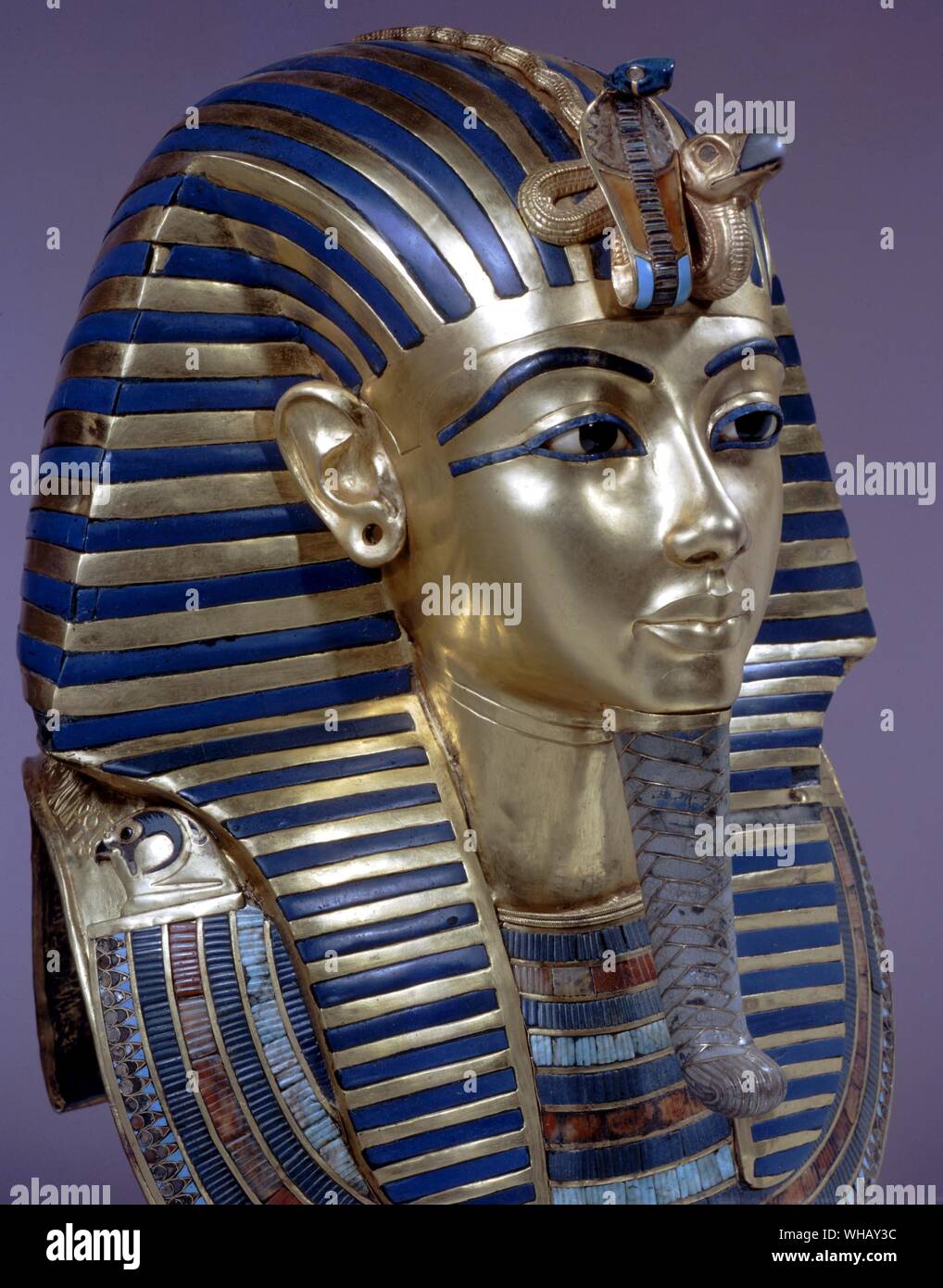 Masque d'or. Tukankhamen, par Christiane Desroches Noblecourt. Banque D'Images