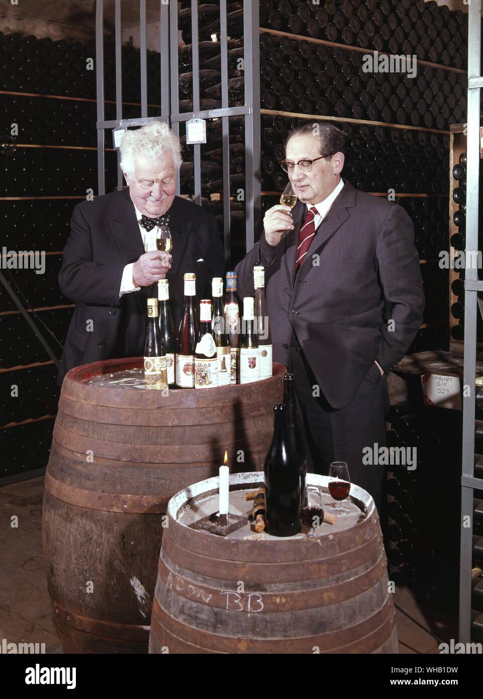Les dégustateurs de vin , Allemagne . Banque D'Images