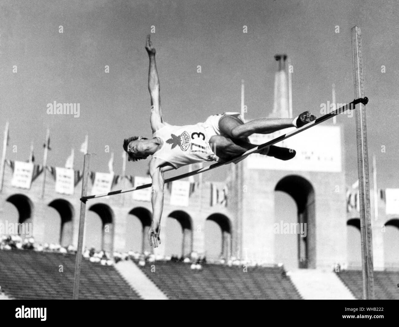 Duncan Mc Naughton (Canada) gagner le saut d'une hauteur de 1,97 mètres (6 pi 5.5) en 1932 aux Jeux Olympiques de Los Angeles Banque D'Images