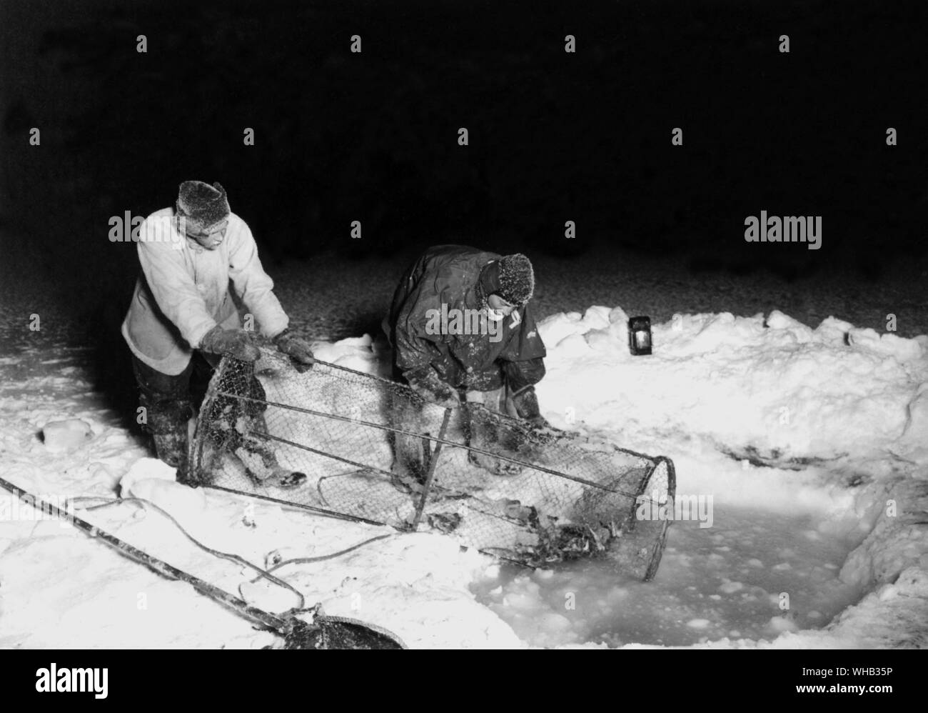 Le Dr Atkinson et Clissold prendre dans le piège à poissons 28 Mai 1911 Banque D'Images