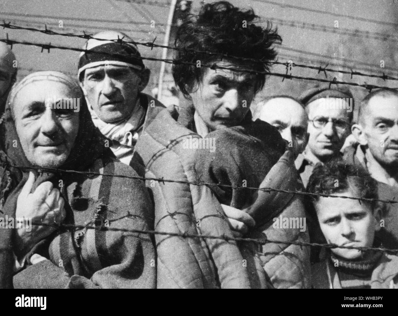 WW2 : la Grande Guerre patriotique (1941-1945), Osvencim. Photo par C. Wong, l'APN. Les juifs persécutés dans le camp de concentration d'Auschwitz. . . Les détenus d'un camp de concentration. Banque D'Images