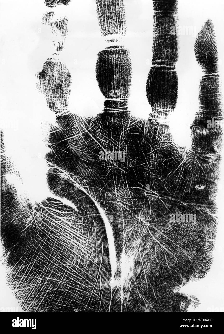 La main de Wheatley - Dennis Yates Wheatley (8 janvier 1897 - 10 novembre 1977) était un écrivain britannique né à Londres. La production prolifique de ses thrillers romans occultes et élégant fait de lui l'un des auteurs de best-sellers dans les années 1950 et 1960.. Banque D'Images