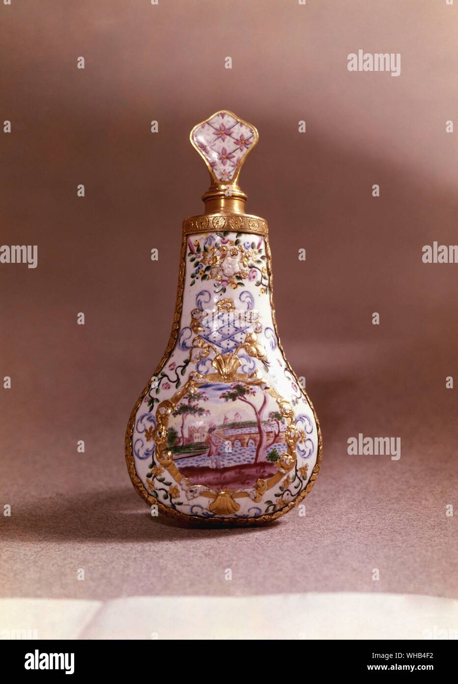 Bouteille de parfum allemand émail : avec de l'or monte , atelier Fromery allemand Banque D'Images