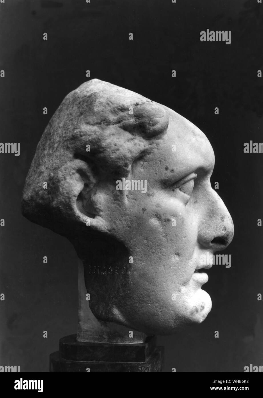 Ptolémée Ier Sôter (Grec : Ptolemaios Ptolémée Soter, c.-à-d. le Sauveur, 367 BC - 283 BC) était un général macédonien qui est devenu la règle de l'Égypte (323 BC - 283 BC) et fondateur de la dynastie ptolémaïque. En 305 av. J.-C., il prit le titre de roi. Il était le fils d'Arsinoé de Macédoine - soit par son mari, un noble macédonien Lagus, ou par son amant, Philippe II de Macédoine (qui ferait de lui le demi-frère d'Alexandre le Grand si vrai). Ptolémée fut l'un d'Alexandre le Grand, les généraux les plus fiables et parmi les sept gardes-corps attaché à sa personne. Il était un peu plus âgé que Alexander, et Banque D'Images