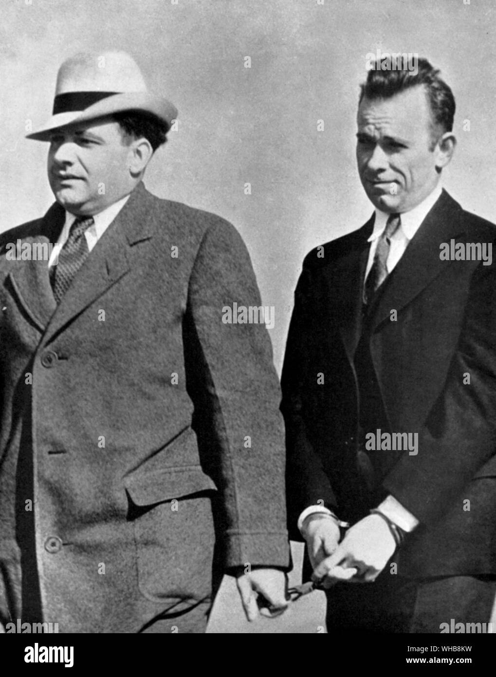 John Herbert Dillinger (droite) American Gangster arrêté le 30 janvier 1934 Banque D'Images John Herbert Dillinger (droite) American Gangster arrêté le 30 janvier 1934 Banque D'Images