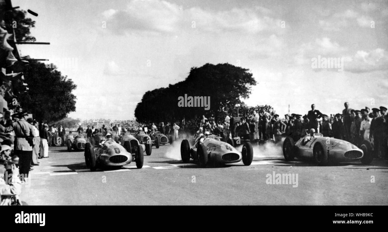 Mercedes-Benz parmi les partants dans cette course de Grand Prix Banque D'Images