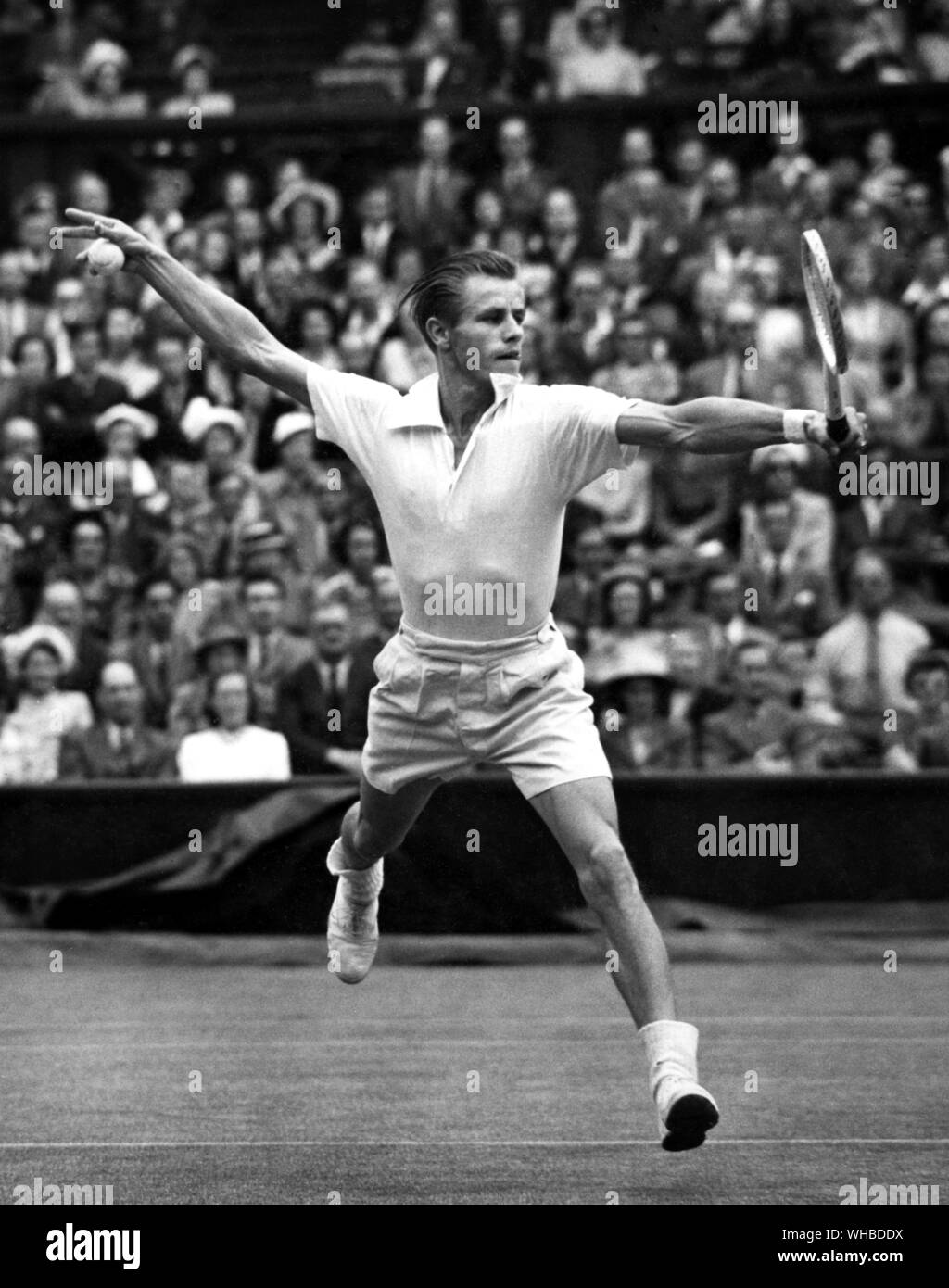 Wimbledon 1950 - A. Larsen (vu ici) c. Bergalin (Suède) 27 juin 1950.. Banque D'Images