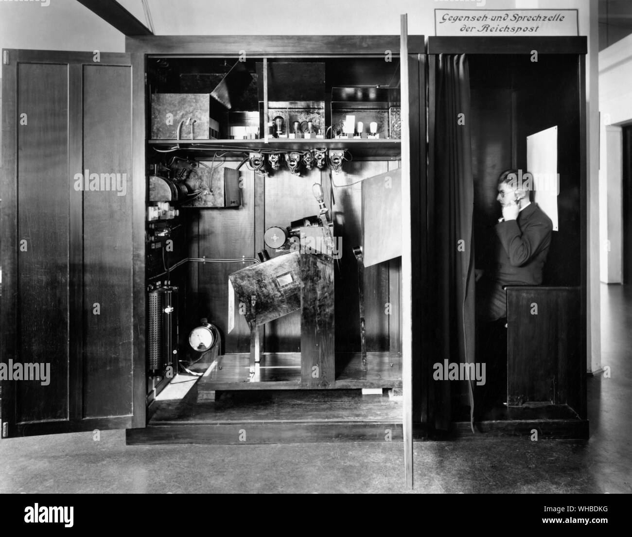 La télévision allemande-téléphone 1929 - Les deux premières voies spectacle son et vision system a été conçu par G. Krawinkel au nom de la Poste Allemande et affichée à l'exposition de radio de Berlin à l'été 1929.. Banque D'Images
