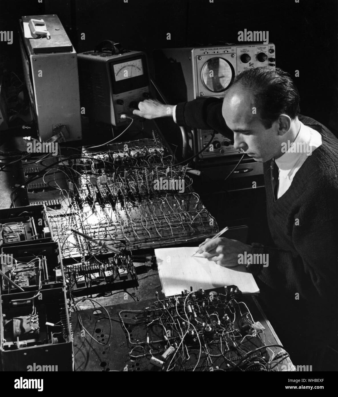 Travaux réalisés dans le traitement de données Laboratoire de recherche à l'Elliott-Automation Borehamwood Factory a conduit à de grandes avancées dans les techniques de l'entreprise.. Banque D'Images