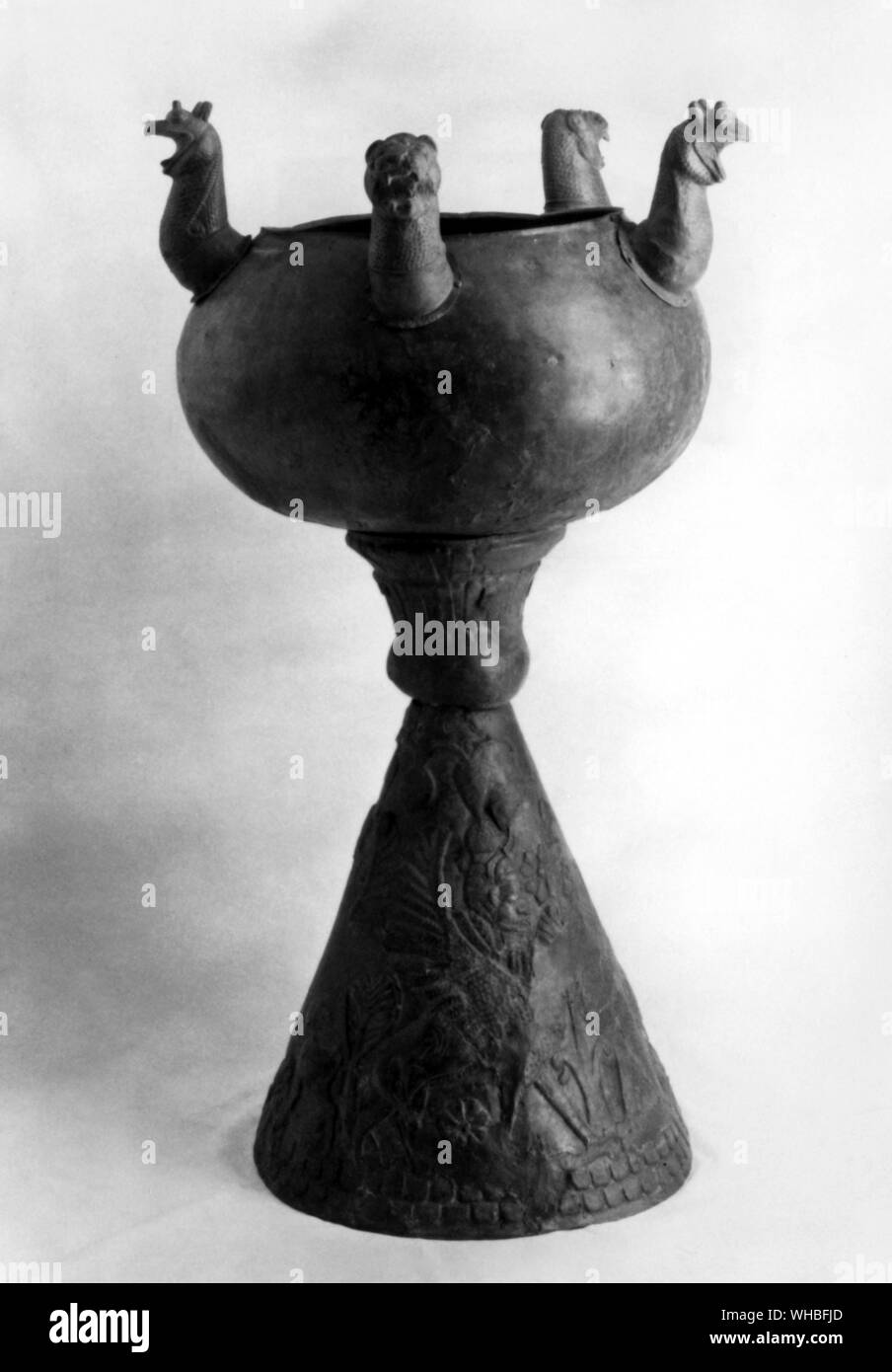 Chaudron en bronze de la tombe , la Villa Giulia , Rome , Italie Banque D'Images