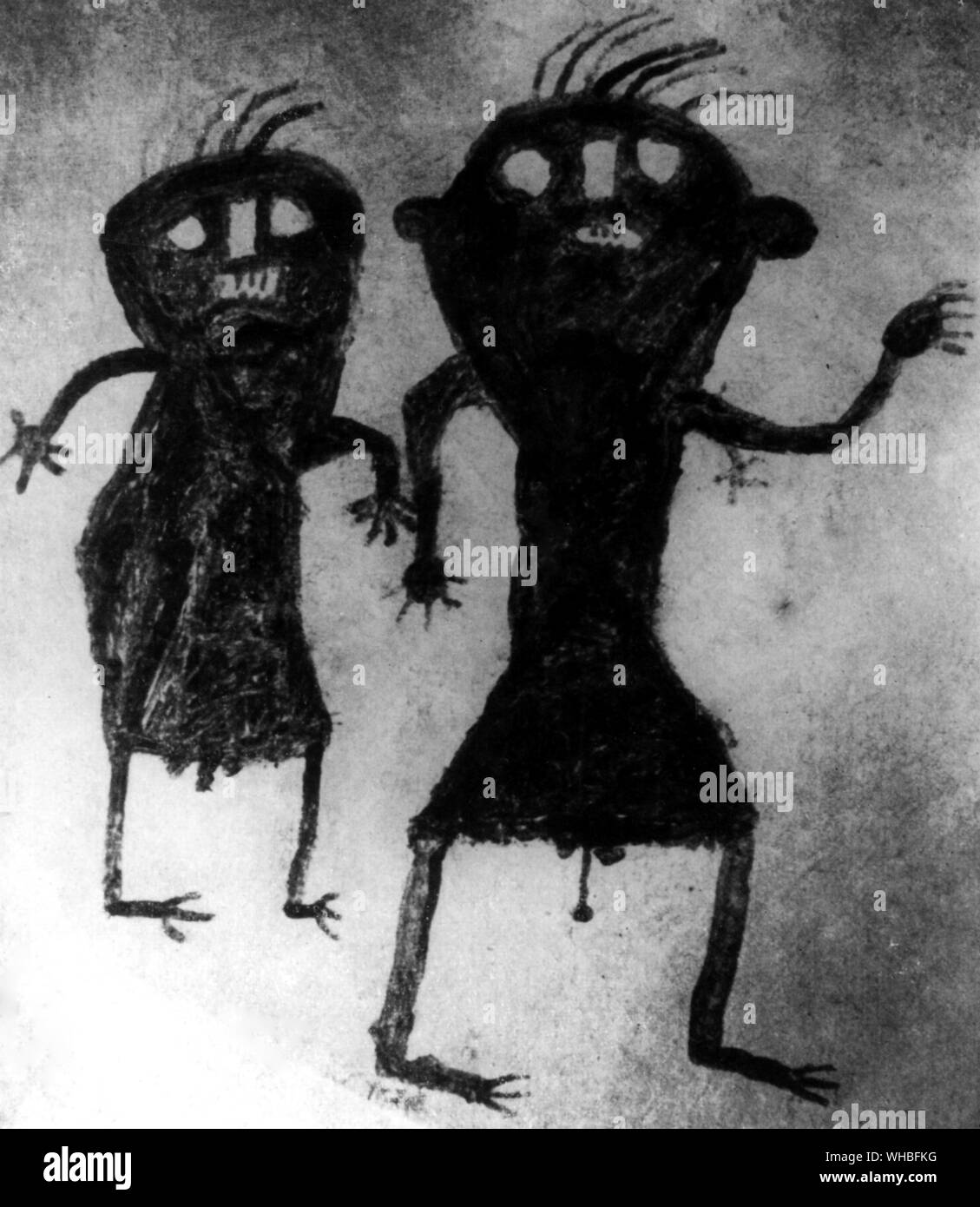 Gond représentation des démons , peinte en rouge et noir sur les murs blancs d'une chambre dans Patangarh , District Mandla , Inde Banque D'Images