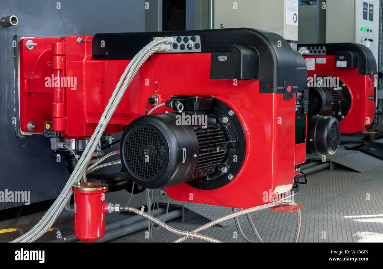 L'équipement au gaz chaufferie moderne. Brûleur à gaz avec contrôle de modulation pour la combustion du gaz ou du carburant diesel dans l'eau et chaudières chaudière à vapeur Banque D'Images