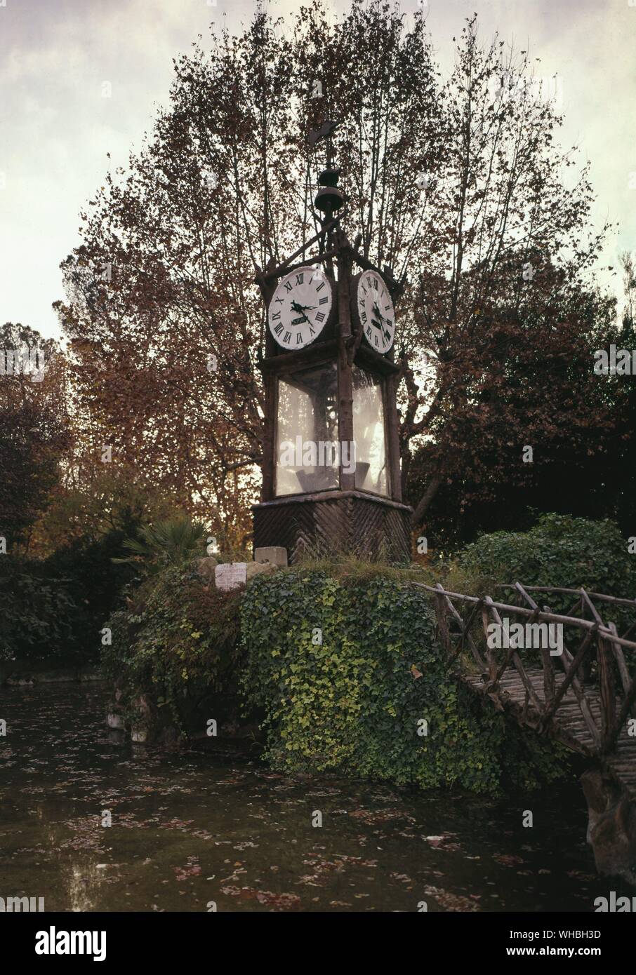 Horloge à eau dans Pincian Gardens, à l'extrémité ouest de la Villa Borghèse , Rome , Italie Banque D'Images