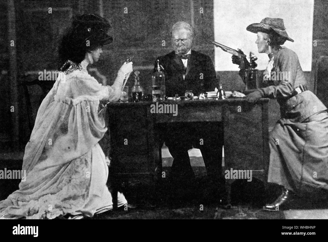 Une scène à partir de coupures de presse une pièce écrite par George Bernard Shaw pour la London Society of Women's Suffrage, interdit par le Lord Chamberlain mais privé produites à la cour royale - 9 juillet 1909 Banque D'Images