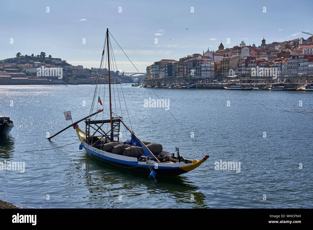 Barque de vin de porto sur la rivière Douro Banque D'Images