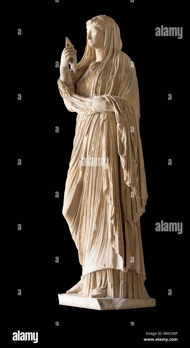 Statue de femmes avec une navette, isolé sur le noir. Les musées du Capitole, Rome, Italie Banque D'Images