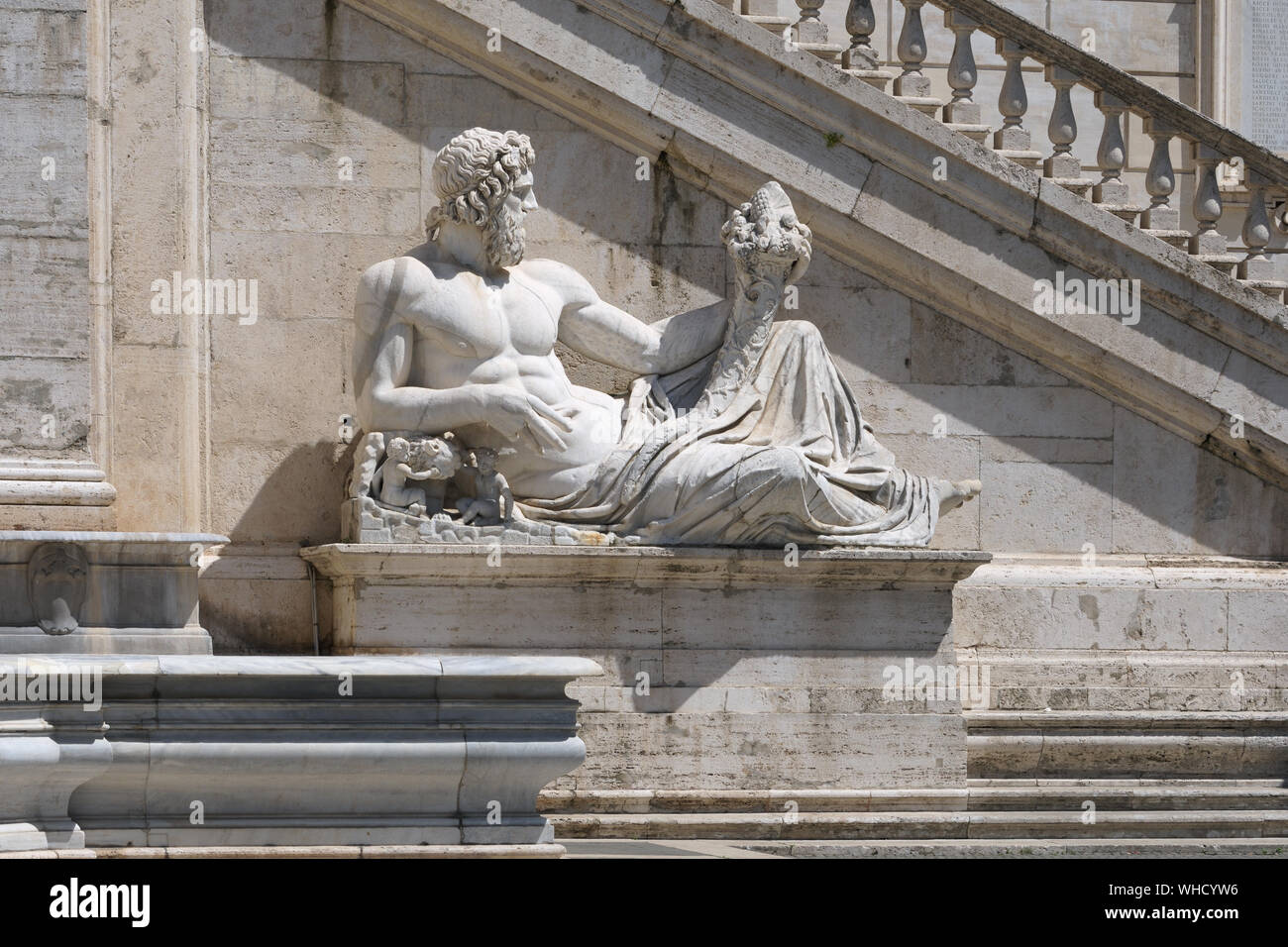 Détails de Palazzo Senatorio (Rome, Italie) avec statue de Tiber Banque D'Images