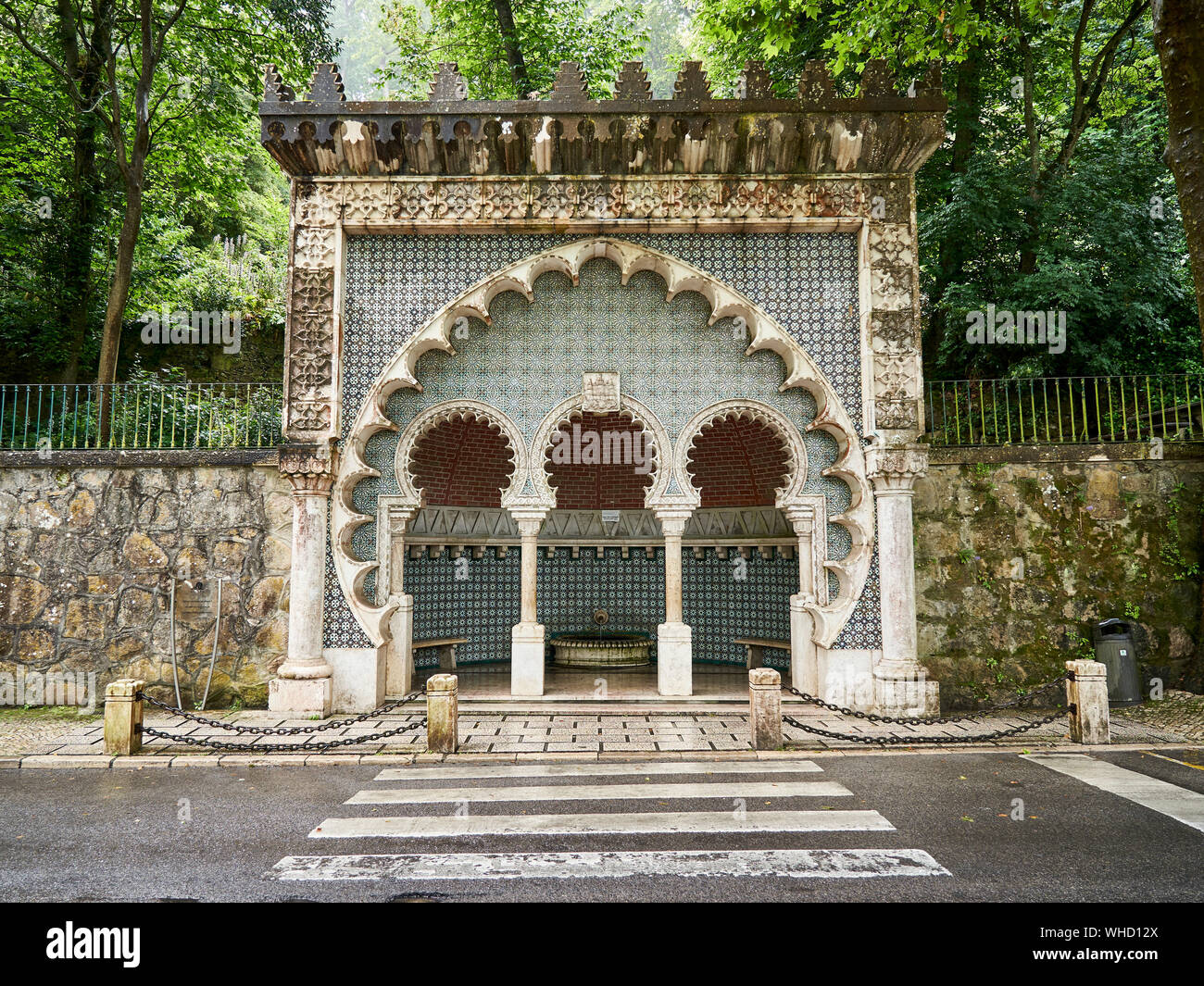 Fontaine arabe mauresque à Sintra, Portugal. Banque D'Images