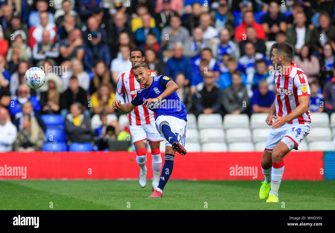 31 août 2019, St Andrew's, Birmingham, Angleterre ; Sky Bet Football Championship, Birmingham City vs Stoke City ; Fran Villalba (17) de la ville de Birmingham passe le ballon en avant Crédit : Conor Molloy/News Images images Ligue de football anglais sont soumis à licence DataCo Banque D'Images