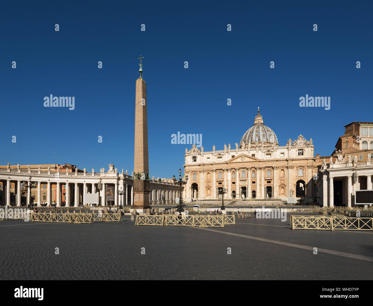 La place Saint Pierre avec la Basilique St Pierre et obélisque égyptien dans la Cité du Vatican Banque D'Images