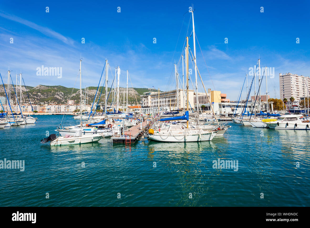 Les yachts et les bateaux dans le port de Toulon Côte d'Azur Provence en France sothern Banque D'Images