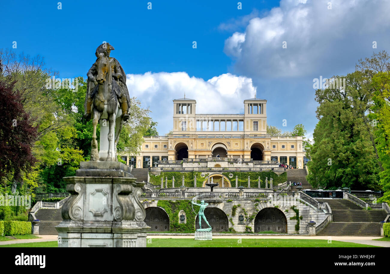 Le château de l'Orangerie à Sanssouci Park situé à Potsdam, en Allemagne. Banque D'Images
