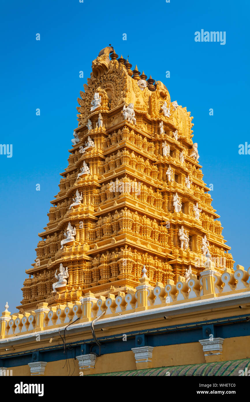 Chamundeshwari Temple est un temple hindou situé sur le haut de Chamundi Hills près de Mysore en Inde Banque D'Images