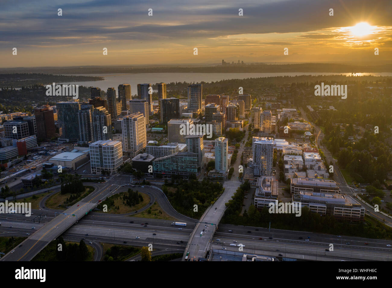 Drone abattu de la ville de Bellevue à partir de ci-dessus Photo Stock -  Alamy