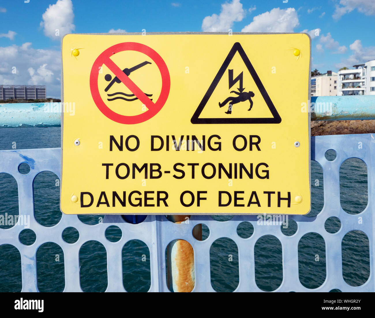 Panneau d'avertissement au Lido à Havre des Pas, St Helier, Jersey, Channel Islands. Banque D'Images