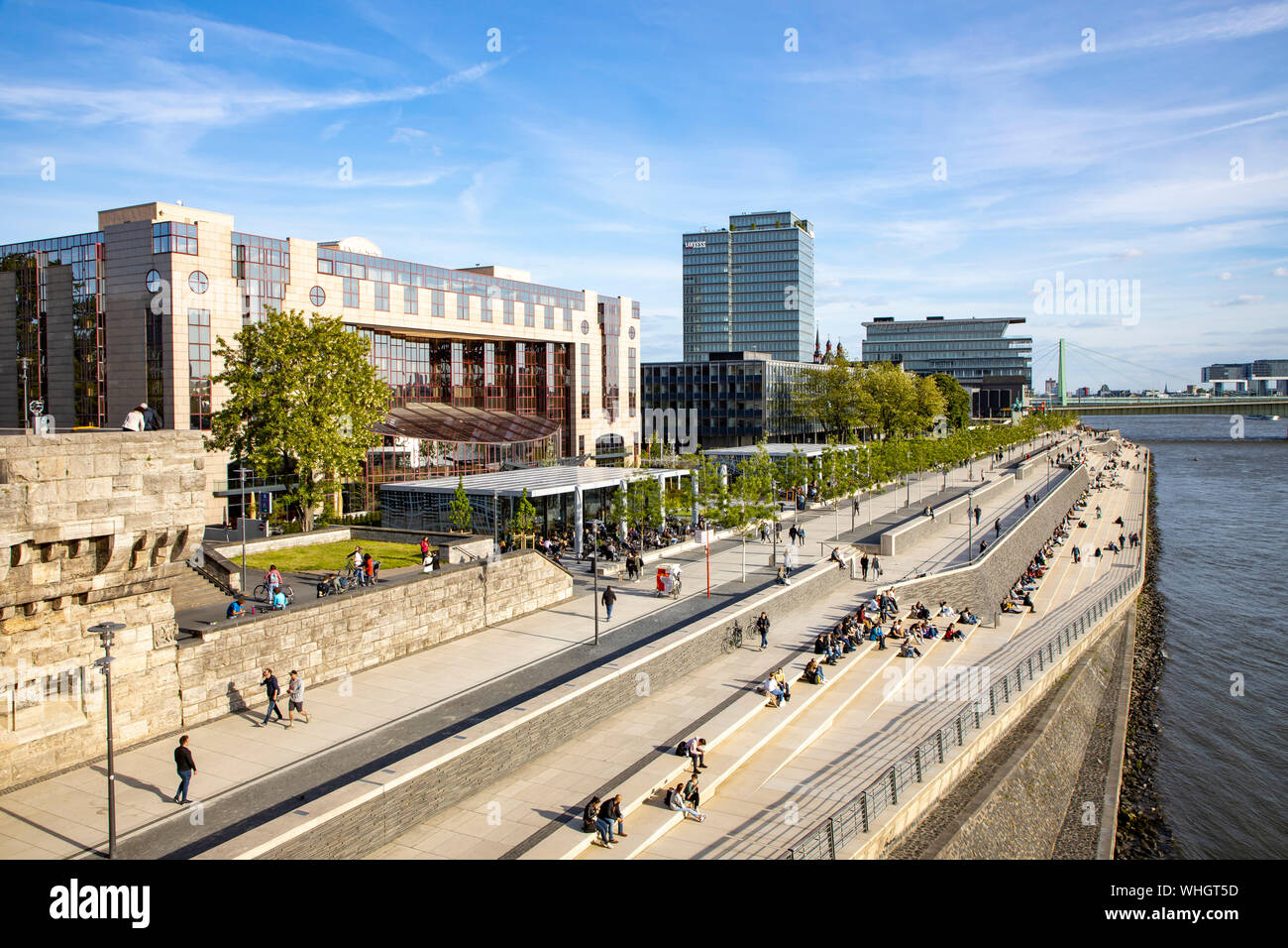 Cologne, la rive droite du Rhin, Cologne Deutz, avec le Rheinboulevard, Hyatt Hotel, pont Deutzer Brücke, Lanxess siège, Allemagne Banque D'Images