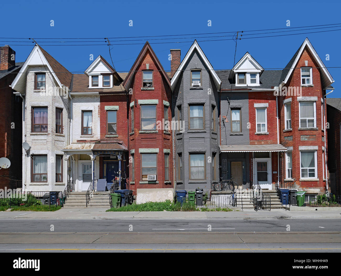 Rangée de maisons urbaines victorienne avec gables Banque D'Images