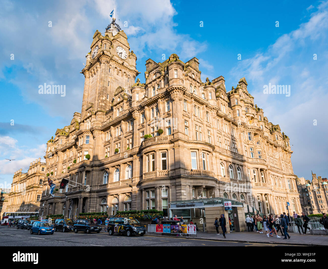 Le soir, soleil sur l'hôtel Rocco forte Balmoral en style baronial écossais par William Hamilton Beattie, Princes Street, Édimbourg, Écosse, Royaume-Uni Banque D'Images