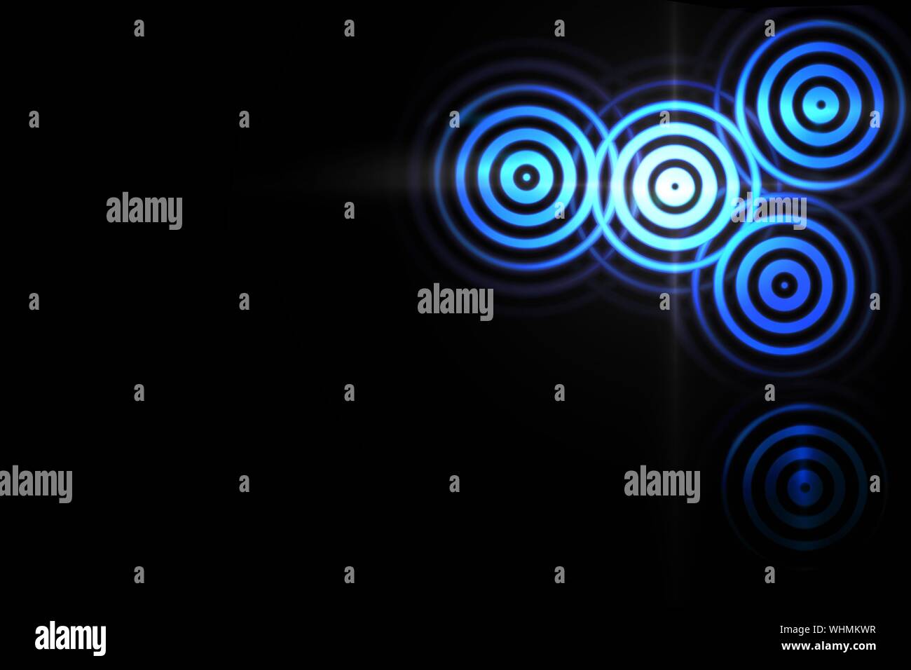 Abstract anneau lumineux bleu avec effet oscillant des ondes sonores sur fond noir Banque D'Images