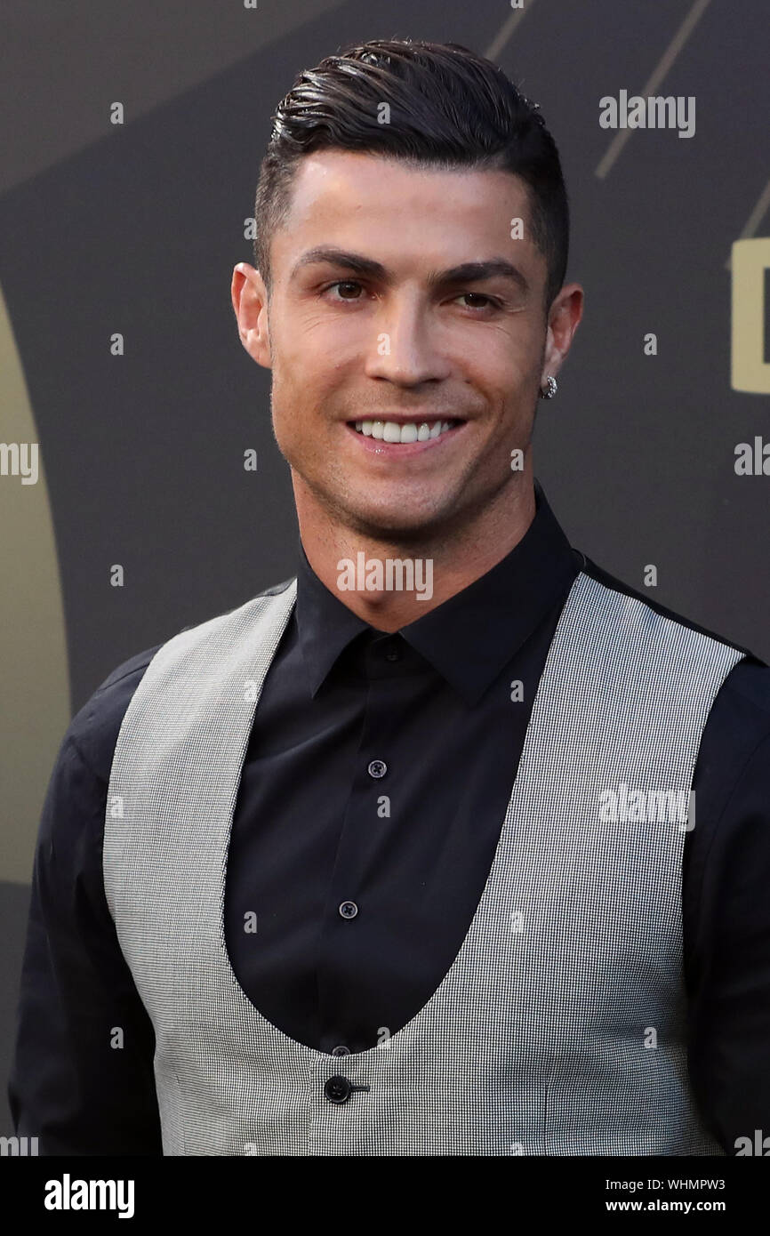 Lisbonne, Portugal. 2e, 2019 Sep. L'avant du Portugal Cristiano Ronaldo du Portugal réagit comme il arrive pour la Fédération portugaise de football 'Quinas de Ouro 2019' cérémonie de remise de prix à Carlos Lopes hall à Lisbonne, Portugal, le 2 septembre 2019. Crédit : Pedro Fiuza/crédit : Xinhua Xinhua/Alamy Live News Banque D'Images