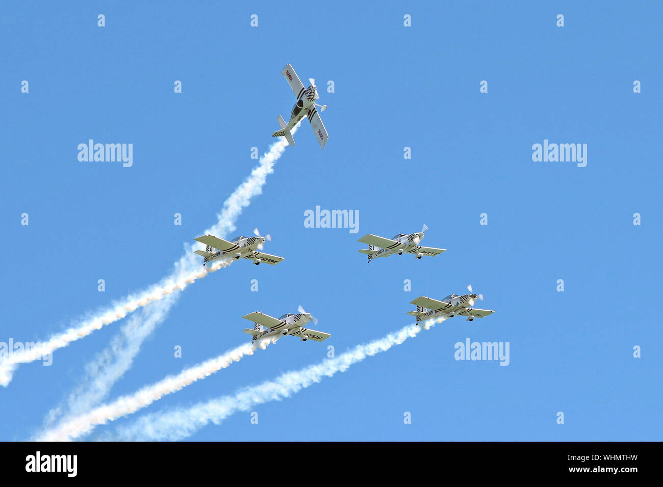Raven équipe effectuer à Eastbourne's International Airshow (21-07-2013) qui a eu lieu en août 2017. L'utilisation de l'équipe Van's RV8 avion avec leurs moteurs Lycoming Banque D'Images