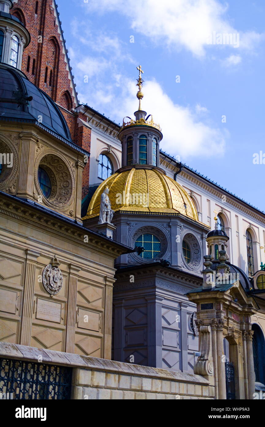 Dôme d'or à la cathédrale de Wawel Hill à Cracovie, en Pologne Banque D'Images