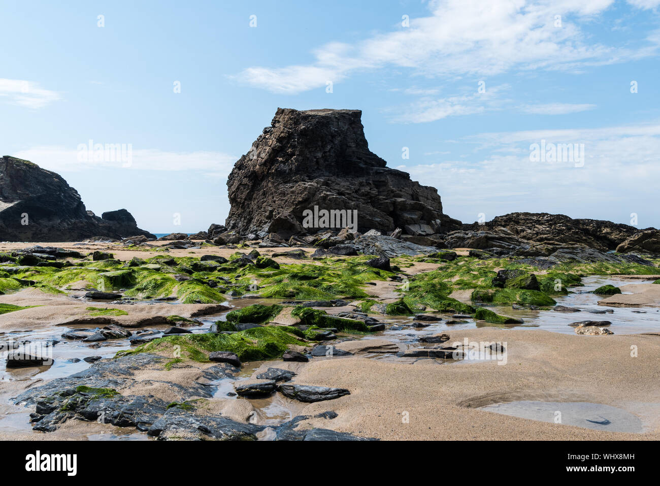 Porthcothan plage à marée basse, à l'ouest et tourné à partir d'un angle faible. Banque D'Images