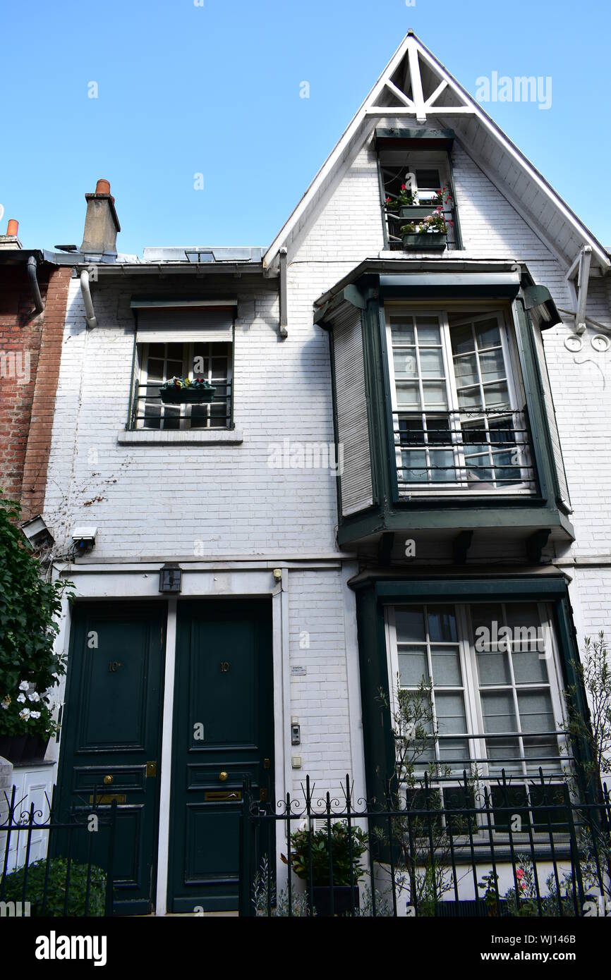 Maison de style anglais à la célèbre Villa Léandre situé à Montmartre. Paris, France. 12 août, 2019. Banque D'Images