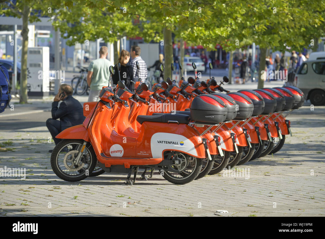 Berlin, Allemagne, électrique, bouilloire, bouilloire électrique, plus, scooter électrique, Emmy, Eroller, E scooter, EScooter, E-scooter, logo, sco moteur Banque D'Images