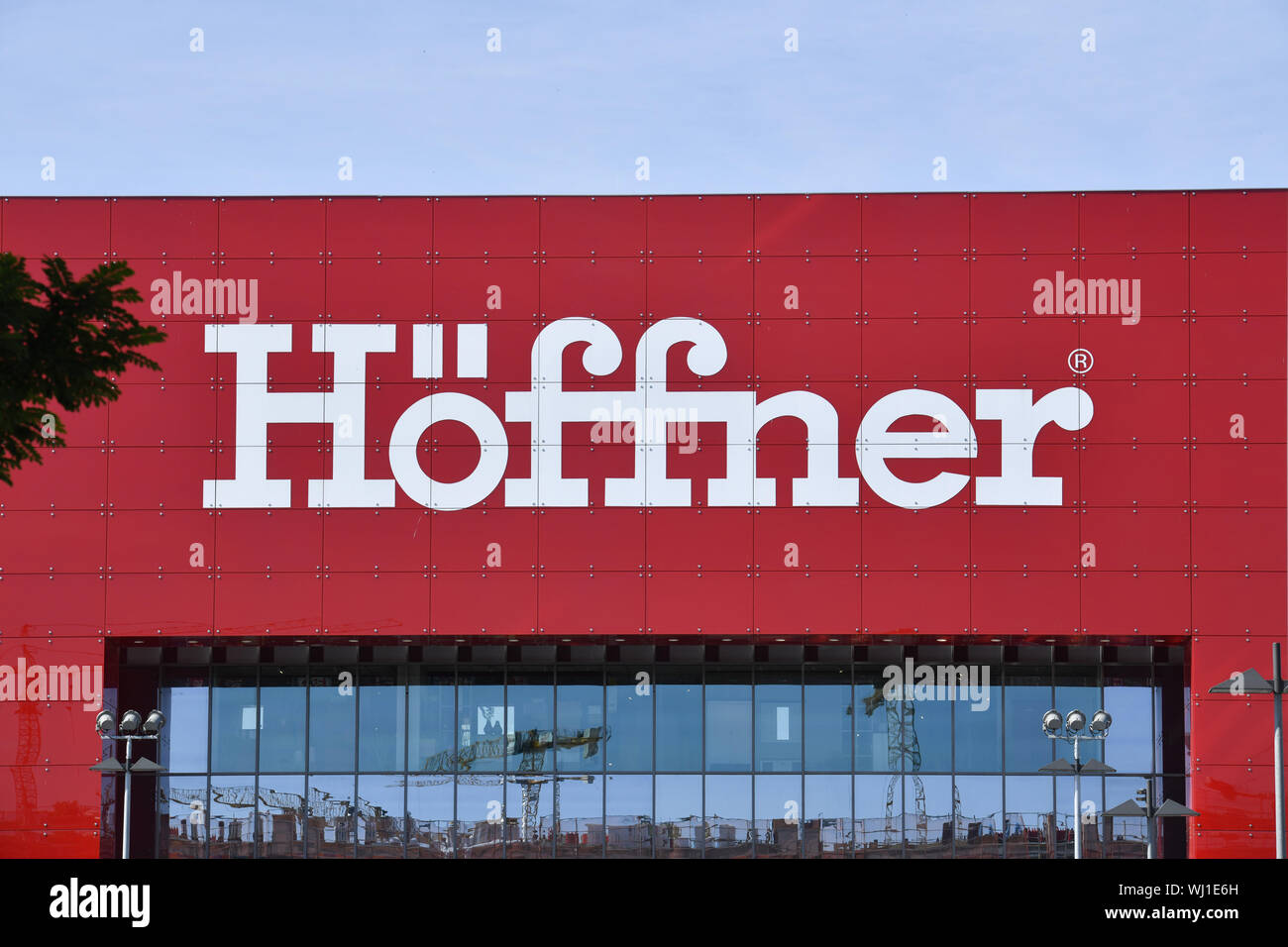 Furniture store hoeffner Banque de photographies et d'images à haute  résolution - Alamy