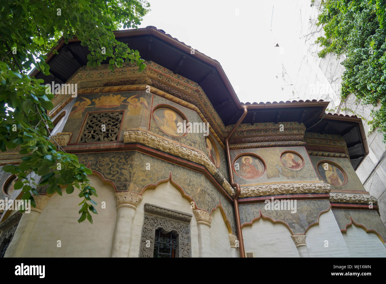 De l'extérieur du monastère Stavropoleos église Stavropoleos (alias) à Bucarest, Roumanie Banque D'Images