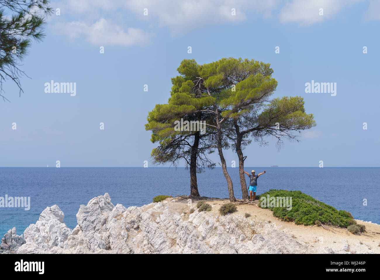 Profiter de la vue sur le cap Amarandos, Skopelos. L'un des plus beaux lieux cachés sur l'île Banque D'Images