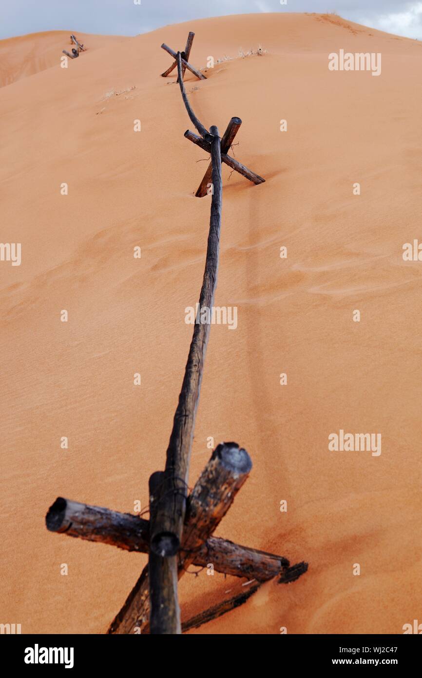 Clôture en bois dans la région de desert USA Banque D'Images