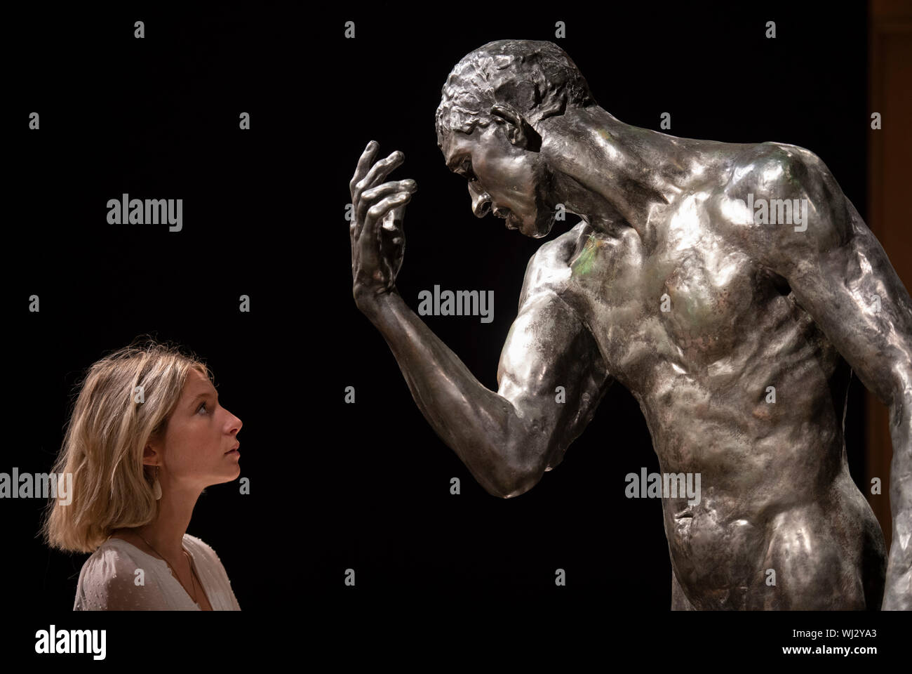 Bonhams, New Bond Street, London, UK. 3 septembre 2019. Un groupe exceptionnel de bronzes d'Auguste Rodin à partir de la collection de Sir Warwick et Dame Fairfax, l'une des familles les plus en vue de l'Australie, sur l'avis avant la vente le 10 octobre. Image : Monument de pierre de Wissant. L'un des Bourgeois de Calais : Ètude de nu monumentale pour Pierre de Wissant, assis dans le grand hall d'entrée de l'accueil de Fairfax, Fairwater. Estimation : € 400,000-600,000. Credit : Malcolm Park/Alamy Live News. Banque D'Images