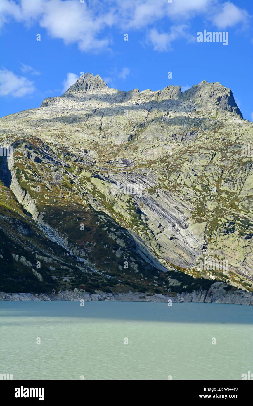 L'Alplistock au-dessus de l'Raterichsbodensee juste en dessous du col du Grimsel en Suisse centrale. Une partie des Alpes Bernoises Banque D'Images