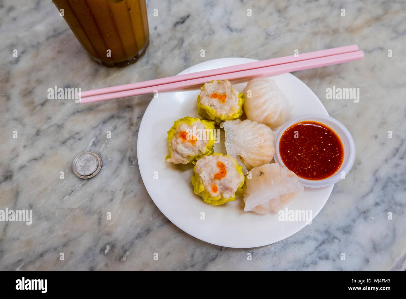 Un repas classique de dim sum avec la vieille ville coffeein blanc à Ipoh, Malaisie. Banque D'Images