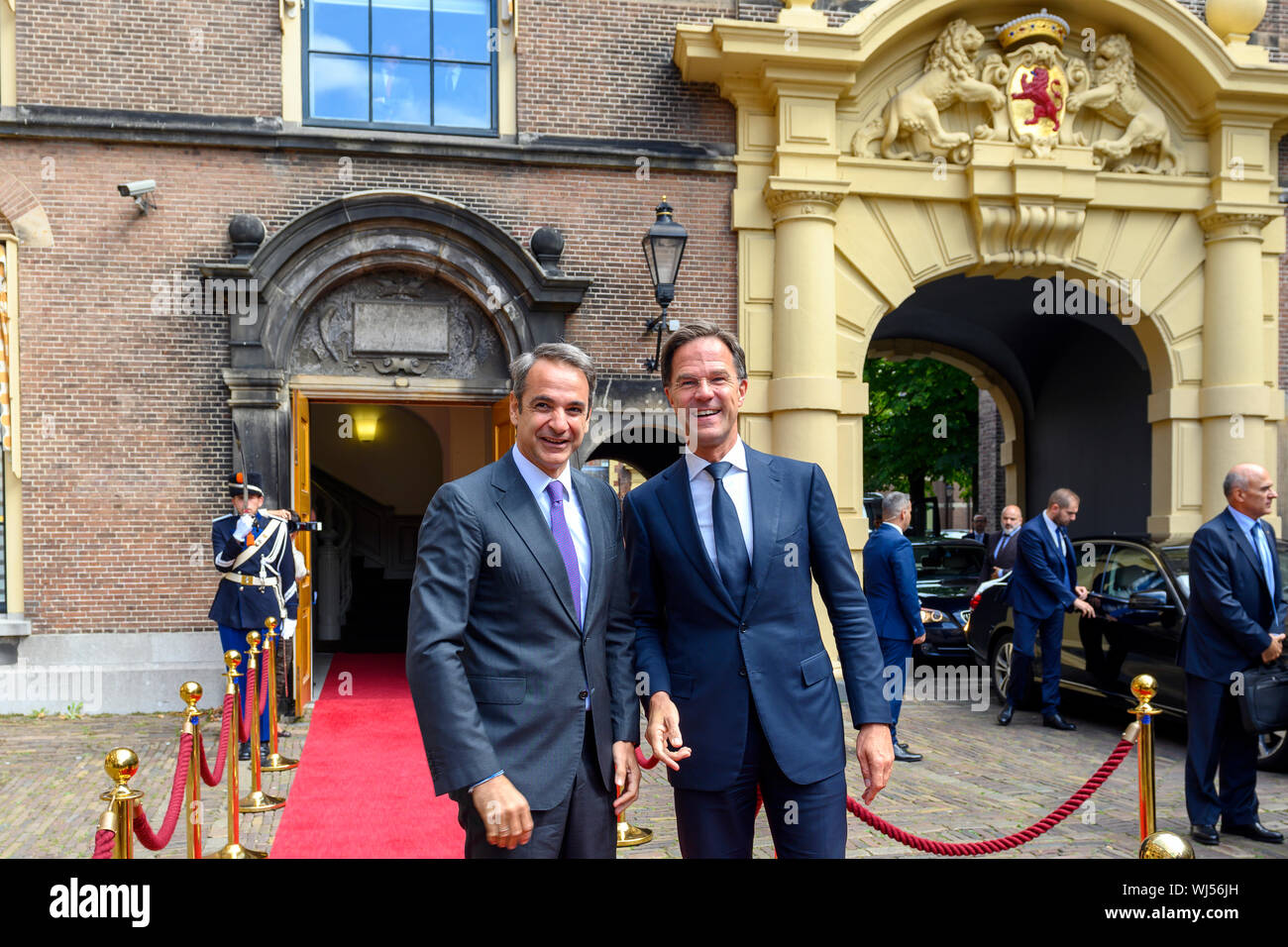 La Haye, Pays-Bas 3 Septembre 2019 - Le Premier ministre Mark Rutte recevra le Premier Ministre grec Kyriákos Mitsotákis pour une introduction à la Ministère des affaires générales. Les deux chefs de gouvernement d'abord répondre à la Torentje, suivie d'une réunion de la délégation plus large au cours d'un déjeuner de travail à la Statenzaal. L'ordre du jour comprend des relations bilatérales entre la Grèce et les Pays-Bas, le programme de réforme du nouveau gouvernement grec, la migration et l'actualité sur l'agenda européen. Après qu'ils ont de la conférence de presse. Banque D'Images