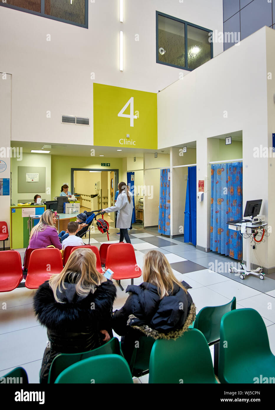 Intérieur de la NHS Royal Queen Elizabeth Hospital for children à Glasgow, Ecosse, montrant des enfants et colorés. Banque D'Images